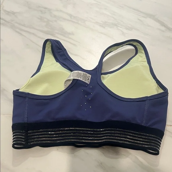 Women's Nike Sports Bra size s - Picture 3 of 4